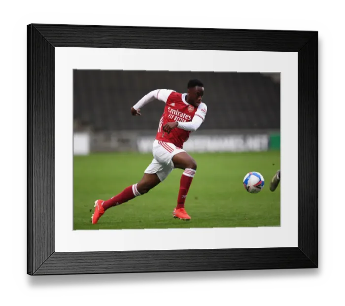 Framed Print : Arsenal's James Olayinka in Pre-Season Action against MK Dons Framed Print : Arsenal's James Olayinka in Pre-Season Action against MK Dons