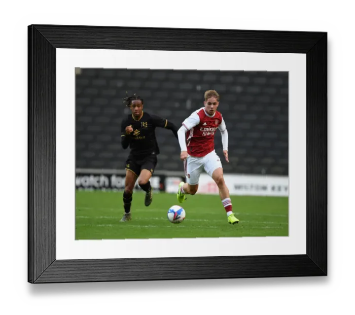 Framed Print : Arsenal's Emile Smith Rowe Shines in MK Dons Pre-Season Friendly
