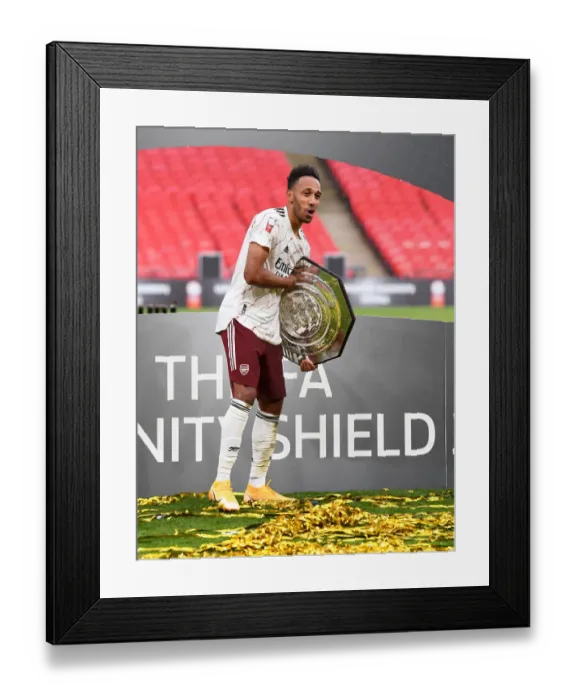 Framed Print : Arsenal's Pierre-Emerick Aubameyang Lifts FA Community Shield after Arsenal's Victory over Liverpool