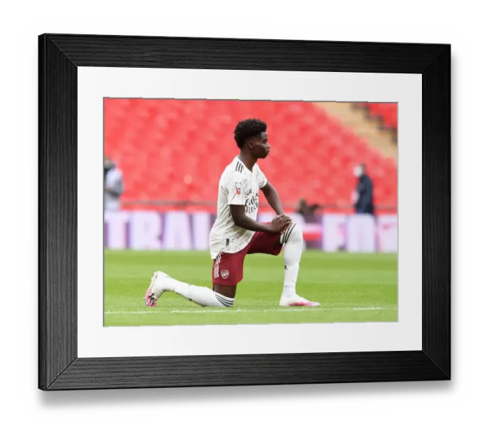 Framed Print : Arsenal's Bukayo Saka Kneels During FA Community Shield Match Against Liverpool