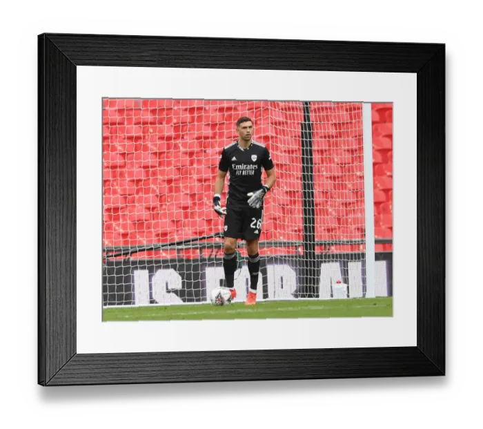 Framed Print : Arsenal's Emi Martinez Clashes with Liverpool in FA Community Shield Showdown