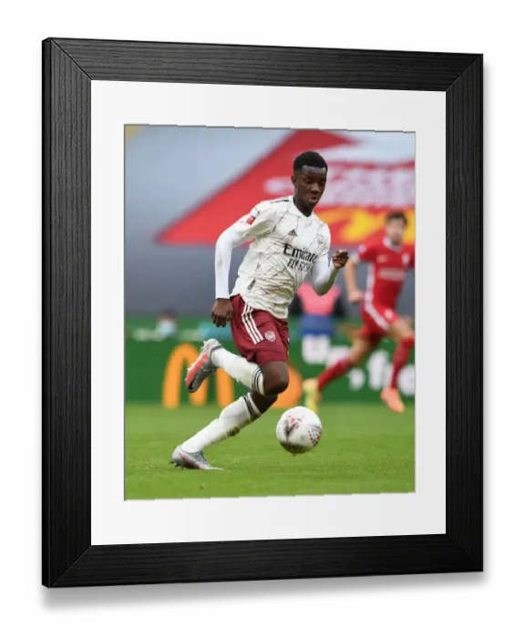 Framed Print : Arsenal's Eddie Nketiah Faces Off Against Liverpool in FA Community Shield Showdown