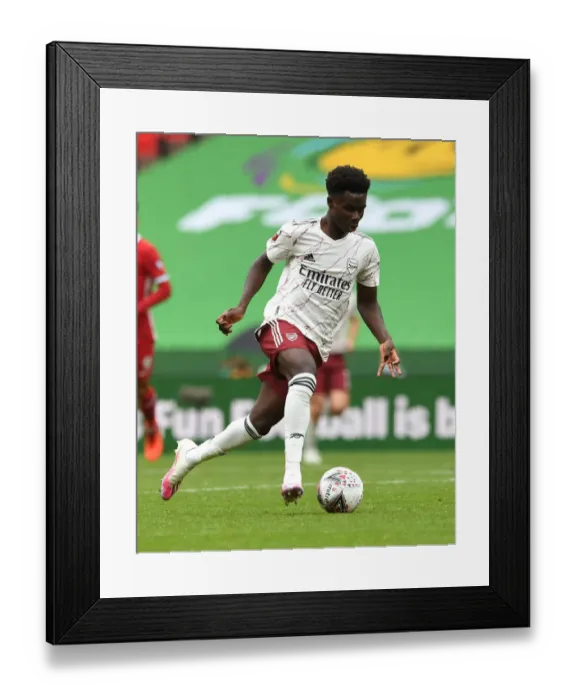 Framed Print : Bukayo Saka: Arsenal Star in Action against Liverpool - FA Community Shield 2020-21