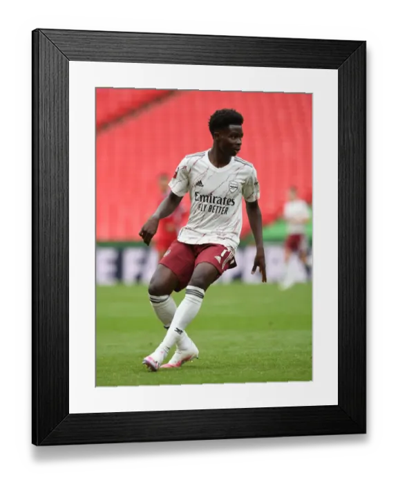 Framed Print : Bukayo Saka Goes Head-to-Head Against Liverpool in FA Community Shield Showdown