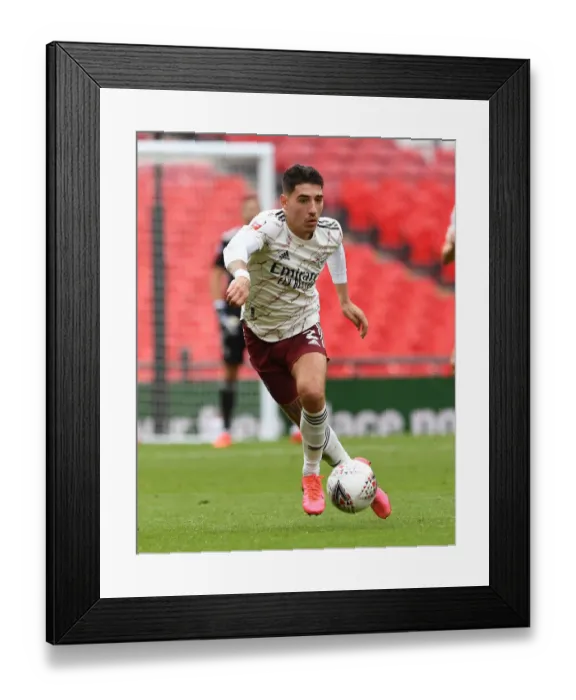 Framed Print : Arsenal's Bellerin Faces Liverpool in FA Community Shield Showdown Framed Print : Arsenal's Bellerin Faces Liverpool in FA Community Shield Showdown