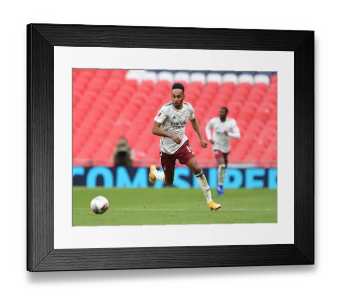 Framed Print : Arsenal's Aubameyang Goes Head-to-Head with Liverpool in FA Community Shield Clash