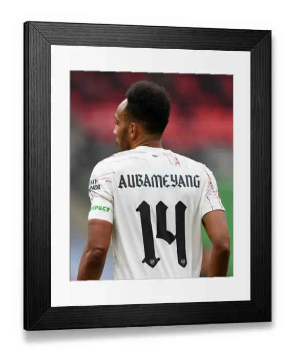 Framed Print : Arsenal's Aubameyang Goes Head-to-Head with Liverpool in FA Community Shield Clash