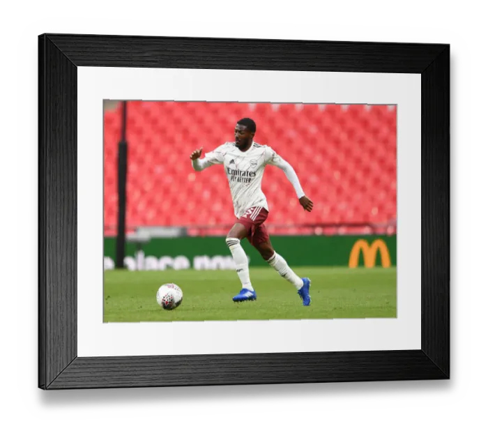 Framed Print : Arsenal vs Liverpool Showdown: Ainsley Maitland-Niles in Action - FA Community Shield 2020-21: A Battle at Wembley