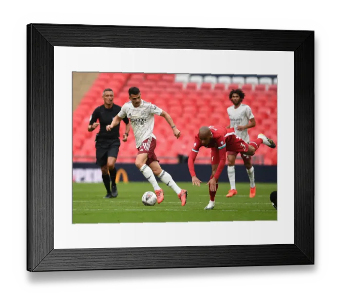 Framed Print : Arsenal vs. Liverpool: FA Community Shield Clash at Wembley Stadium