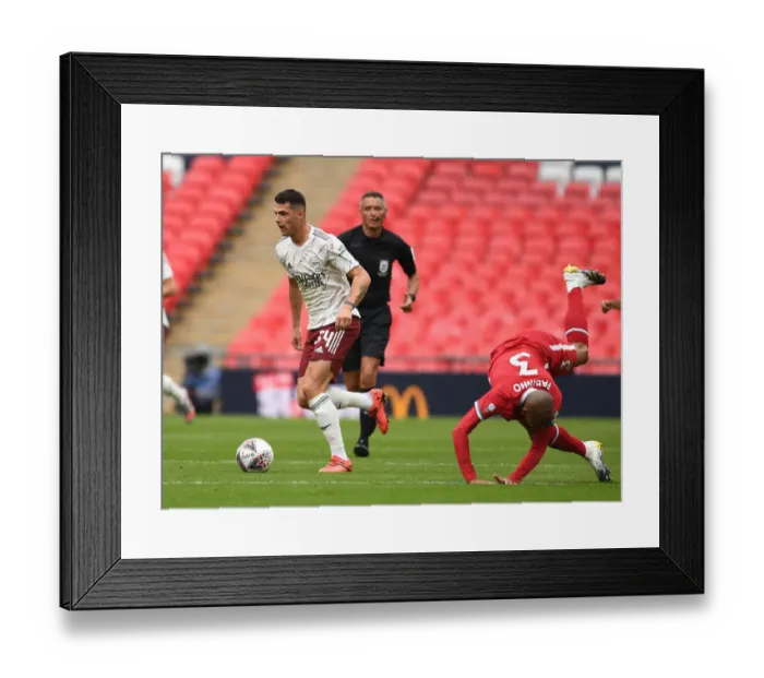 Framed Print : Arsenal vs Liverpool: FA Community Shield Showdown at Wembley Stadium Framed Print : Arsenal vs Liverpool: FA Community Shield Showdown at Wembley Stadium