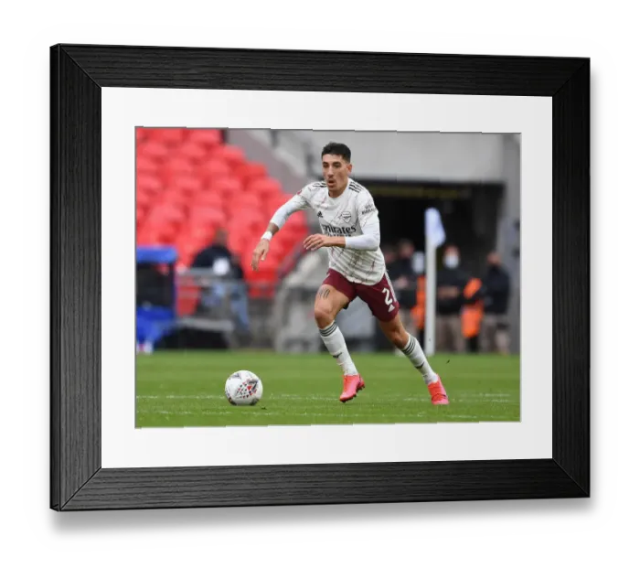 Framed Print : Arsenal vs Liverpool: FA Community Shield Clash at Wembley (2020-21)