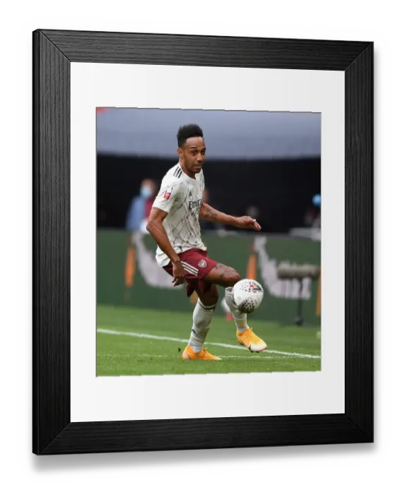 Framed Print : Arsenal vs Liverpool: FA Community Shield Showdown at Wembley Stadium Framed Print : Arsenal vs Liverpool: FA Community Shield Showdown at Wembley Stadium