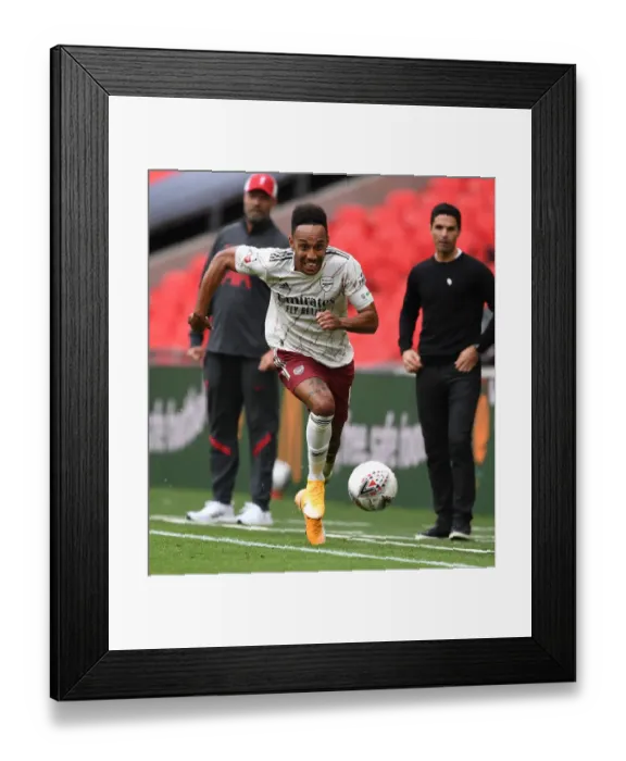 Framed Print : Arsenal vs Liverpool: FA Community Shield Clash at Wembley (2020-21)