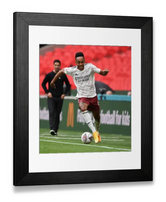 Framed Print : Arsenal vs Liverpool: FA Community Shield Clash at Wembley (2020-21) Framed Print : Arsenal vs Liverpool: FA Community Shield Clash at Wembley (2020-21)