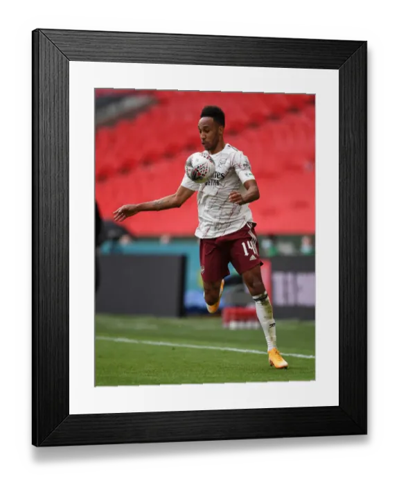 Framed Print : Arsenal vs Liverpool: FA Community Shield Clash at Wembley Stadium Framed Print : Arsenal vs Liverpool: FA Community Shield Clash at Wembley Stadium
