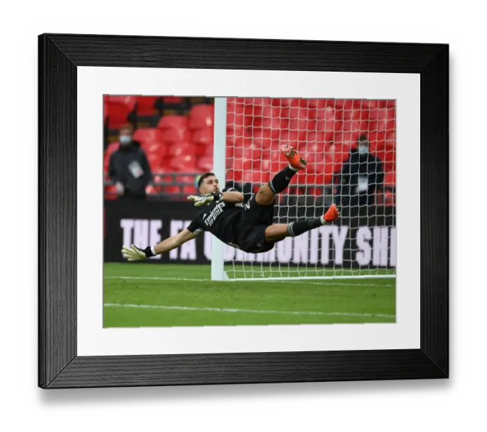 Framed Print : Arsenal vs Liverpool: FA Community Shield Clash at Wembley Stadium Framed Print : Arsenal vs Liverpool: FA Community Shield Clash at Wembley Stadium