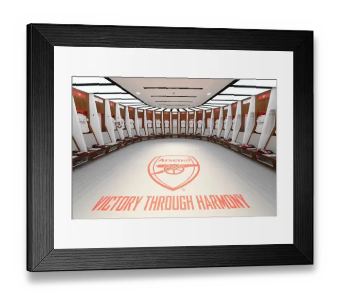 Framed Print : Arsenal FC: Pre-Match Huddle in the Changing Room before FA Community Shield vs Liverpool (2020-21)