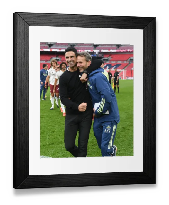 Framed Print : Arsenal vs Liverpool: FA Community Shield Clash at Wembley (2020-21)