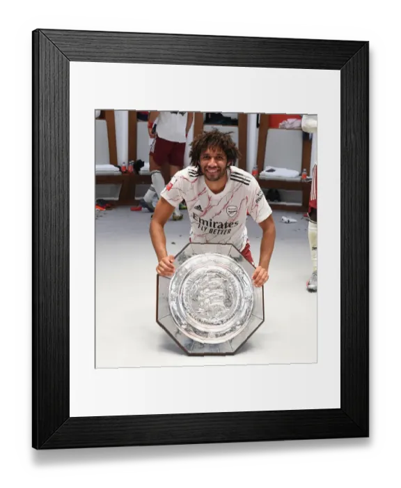 Framed Print : Arsenal vs. Liverpool: FA Community Shield Clash at Wembley Stadium