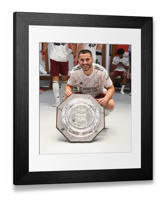 Framed Print : Arsenal vs Liverpool: FA Community Shield Showdown at Wembley Stadium