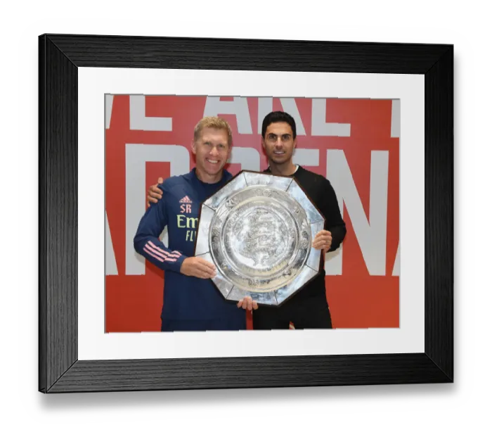 Framed Print : Arsenal vs Liverpool: FA Community Shield Showdown at Wembley Stadium