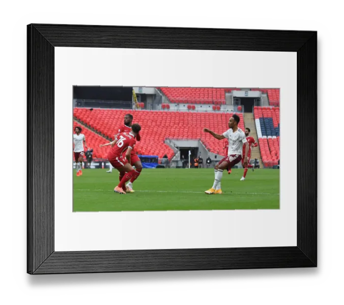 Framed Print : Arsenal vs Liverpool: FA Community Shield Clash at Wembley (2020-21)