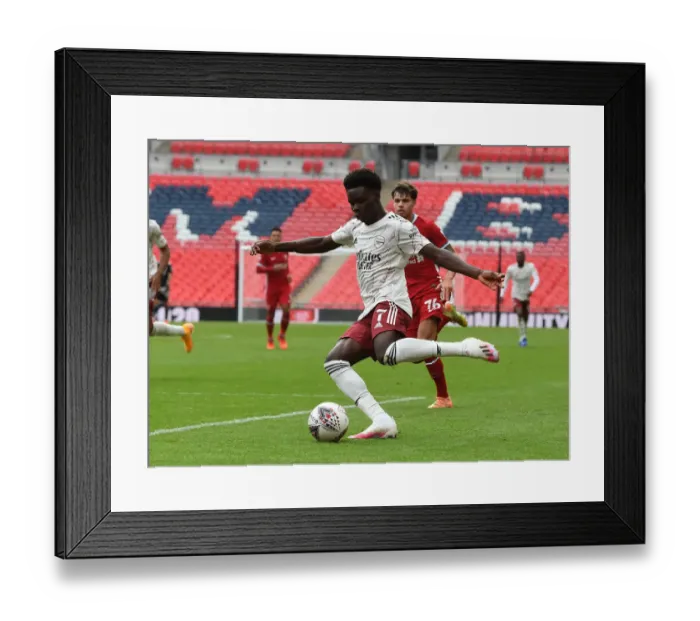 Framed Print : Arsenal vs Liverpool: FA Community Shield Showdown at Wembley Stadium