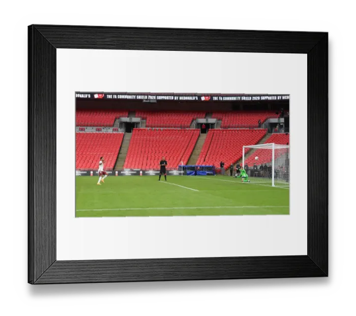 Framed Print : Arsenal vs Liverpool: FA Community Shield Clash at Wembley Stadium