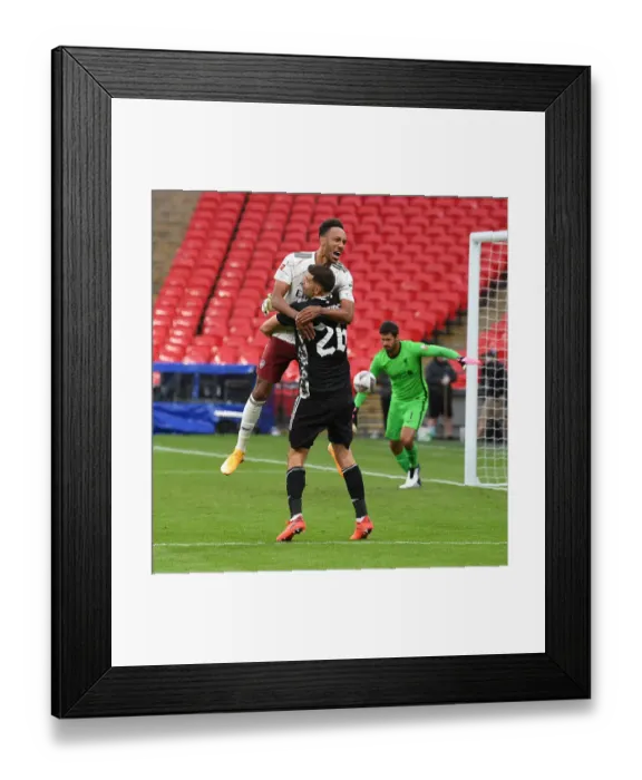 Framed Print : Arsenal: Aubameyang and Martinez Celebrate FA Community Shield Win