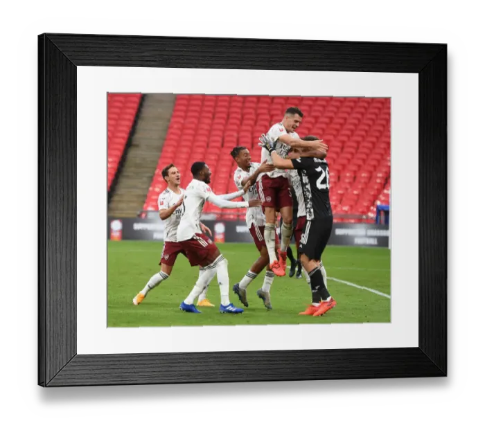 Framed Print : Arsenal Celebrate FA Community Shield Victory Over Liverpool Framed Print : Arsenal Celebrate FA Community Shield Victory Over Liverpool