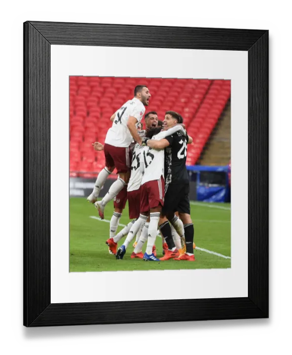 Framed Print : Arsenal vs Liverpool: FA Community Shield Clash at Wembley (2020-21) Framed Print : Arsenal vs Liverpool: FA Community Shield Clash at Wembley (2020-21)