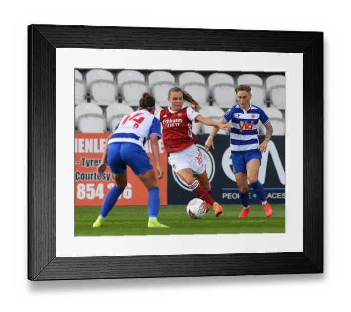 Framed Print : Arsenal Women vs Reading Women: Clash on the Pitch - Barclays FA WSL 2020-21 Framed Print : Arsenal Women vs Reading Women: Clash on the Pitch - Barclays FA WSL 2020-21