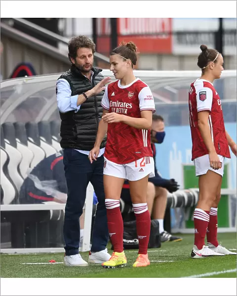 Arsenal Women vs Reading Women: Manager Joe Montemurro Engages with Steph Catley