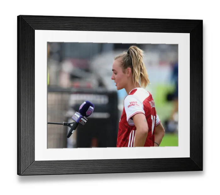 Framed Print : Arsenal's Jill Roord Discusses 1-1 Draw Against Reading in FA WSL (2020-21) Framed Print : Arsenal's Jill Roord Discusses 1-1 Draw Against Reading in FA WSL (2020-21)