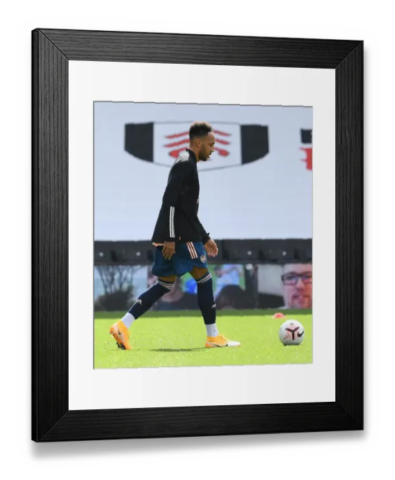 Framed Print : Arsenal's Aubameyang Prepares for Fulham Clash in Premier League (2020-21) Framed Print : Arsenal's Aubameyang Prepares for Fulham Clash in Premier League (2020-21)