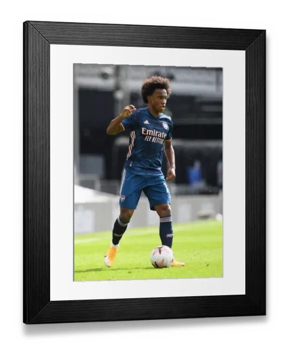 Framed Print : Willian in Action: Premier League 2020-21 - Fulham vs. Arsenal