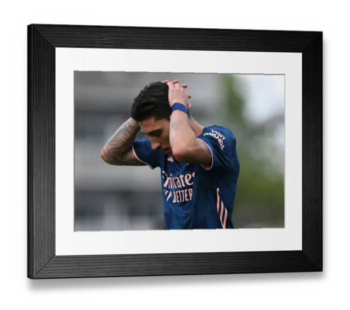 Framed Print : Hector Bellerin in Action: Fulham vs Arsenal, Premier League 2020-21 Framed Print : Hector Bellerin in Action: Fulham vs Arsenal, Premier League 2020-21