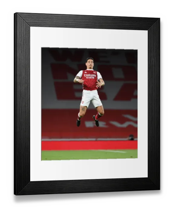 Framed Print : Arsenal's Hector Bellerin Gears Up for Arsenal v West Ham United (2020-21)