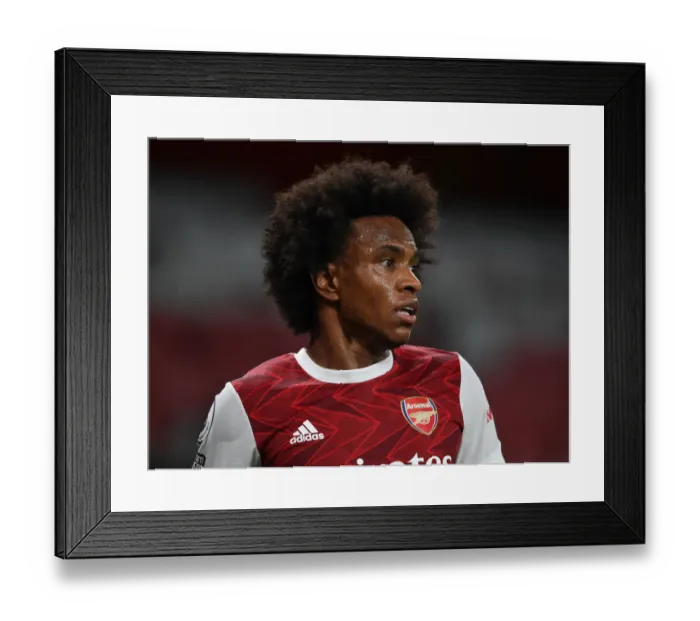 Framed Print : Arsenal vs West Ham United: Willian in Action at the Emirates Stadium (2020-21) Framed Print : Arsenal vs West Ham United: Willian in Action at the Emirates Stadium (2020-21)