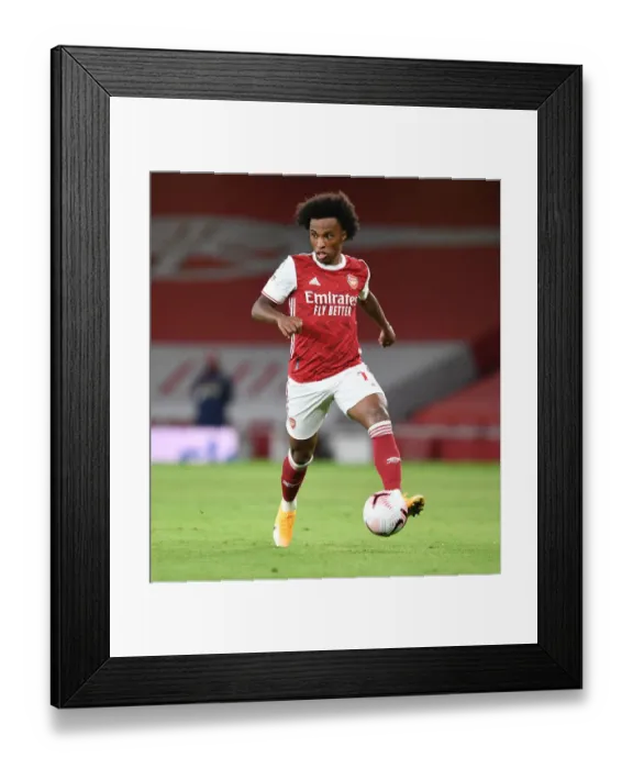 Framed Print : Arsenal's Willian Faces Off Against West Ham in Premier League Showdown
