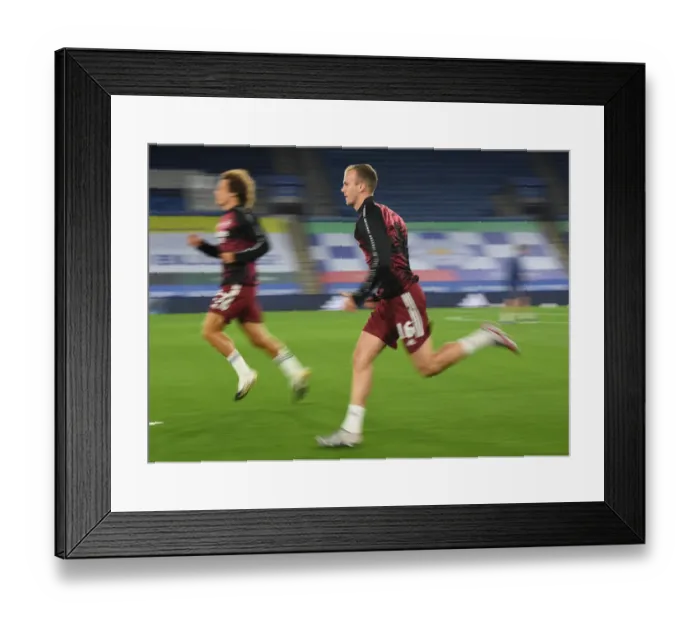Framed Print : Arsenal's Rob Holding Prepares for Carabao Cup Showdown against Leicester City Framed Print : Arsenal's Rob Holding Prepares for Carabao Cup Showdown against Leicester City