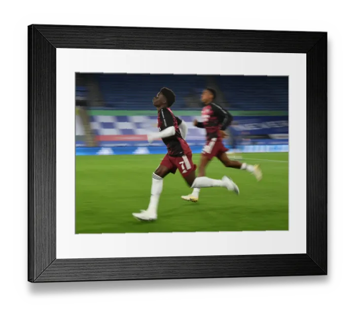 Framed Print : Arsenal's Bukayo Saka Warming Up Ahead of Leicester City Carabao Cup Clash Framed Print : Arsenal's Bukayo Saka Warming Up Ahead of Leicester City Carabao Cup Clash
