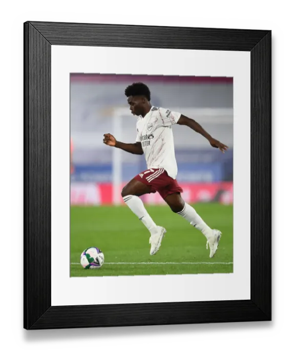 Framed Print : Arsenal's Bukayo Saka in Action: Arsenal vs Leicester City Carabao Cup Clash