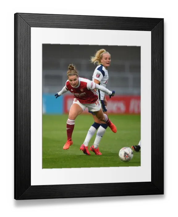 Framed Print : Arsenal's Kim Little Dazzles with Agile Footwork Against Tottenham's Chloe Peplow in FA Cup Clash
