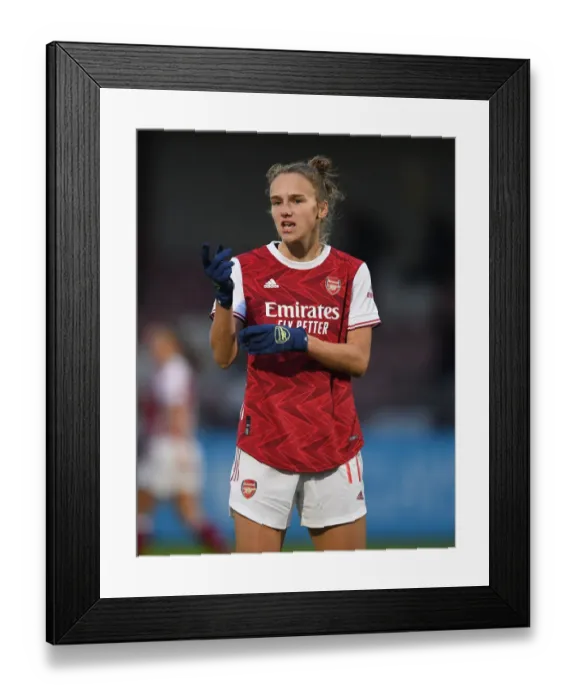 Framed Print : Vivianne Miedema Leads Arsenal Women in FA Cup Battle Against Tottenham Hotspur