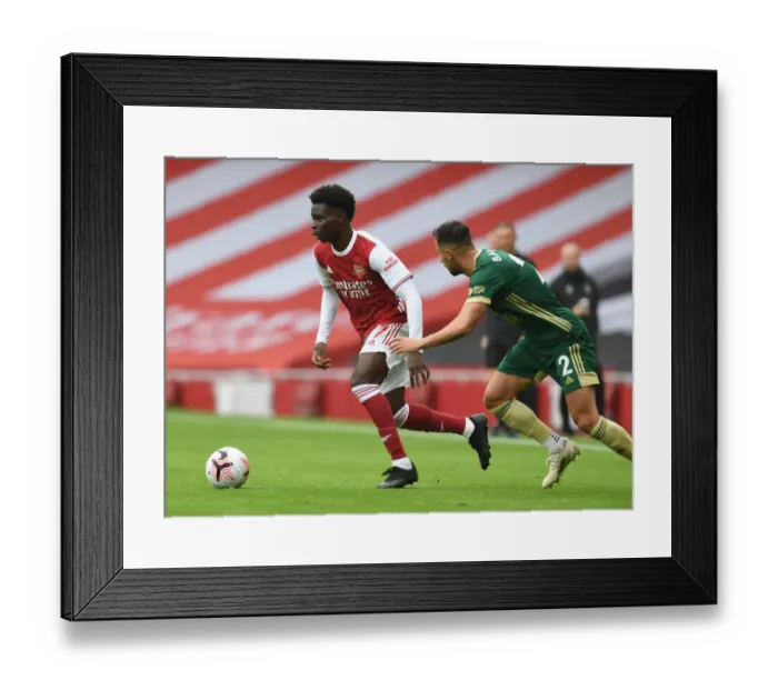 Framed Print : Arsenal's Bukayo Saka Outmaneuvers Sheffield United's George Baldock in Empty Emirates Stadium Framed Print : Arsenal's Bukayo Saka Outmaneuvers Sheffield United's George Baldock in Empty Emirates Stadium