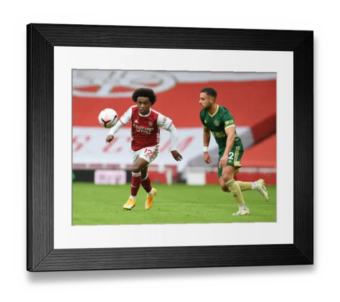 Framed Print : Willian Outmaneuvers Baldock: Arsenal's Win in Empty Emirates Stadium
