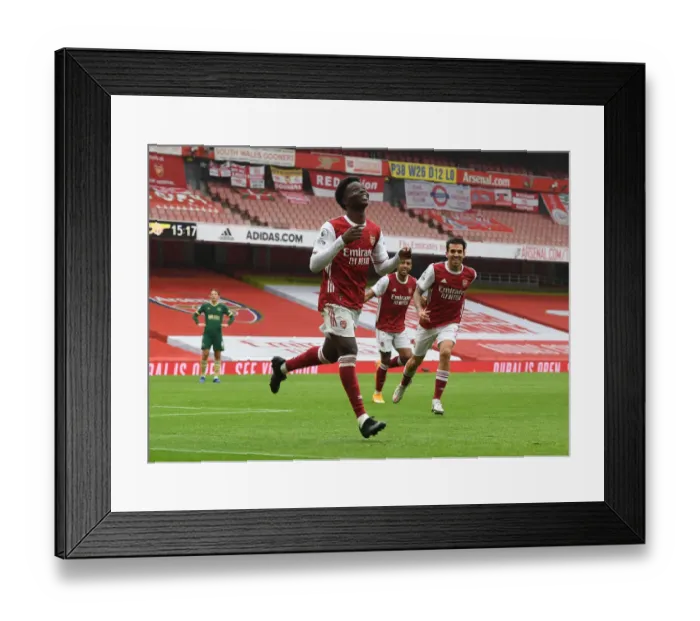 Framed Print : LONDON, ENGLAND - OCTOBER 04: Bukayo Saka celebrates scorign the 1st Arsenal goal during the Premier League match Framed Print : LONDON, ENGLAND - OCTOBER 04: Bukayo Saka celebrates scorign the 1st Arsenal goal during the Premier League match