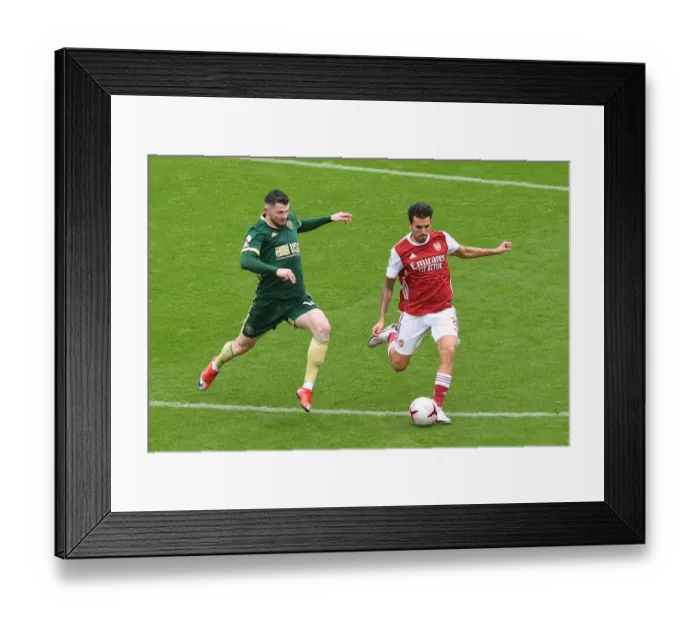 Framed Print : Arsenal vs Sheffield United: Ceballos Evades Pressure in Premier League Clash