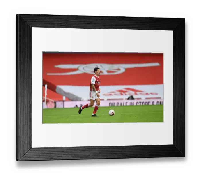 Framed Print : Arsenal's Bellerin in Action against Sheffield United (2020-21) Framed Print : Arsenal's Bellerin in Action against Sheffield United (2020-21)